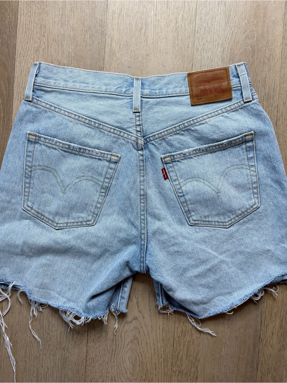 Levi’s 501 mid thigh shorts - W26 - Picture 3 of 6